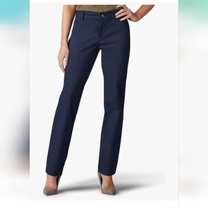 Lee Women's Wrinkle Free Relaxed Fit Straight Leg Pant